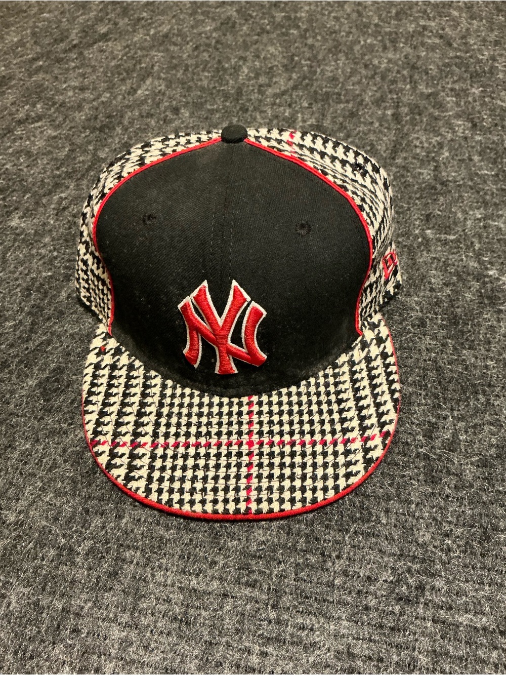 New Era Black & White Houndstooth 59FIFTY Fitted Cap with Blue Labels